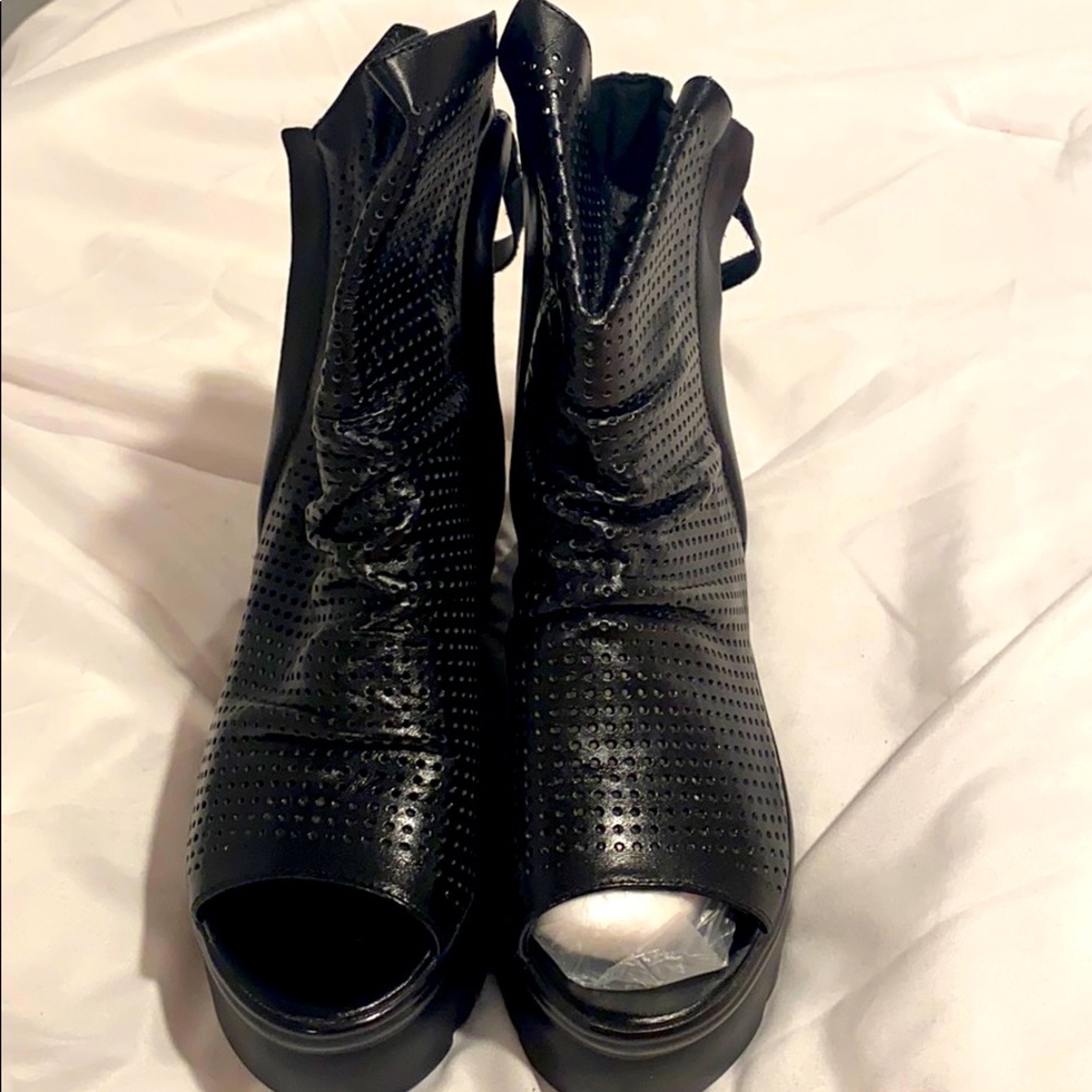 Black open toe wedge shoes